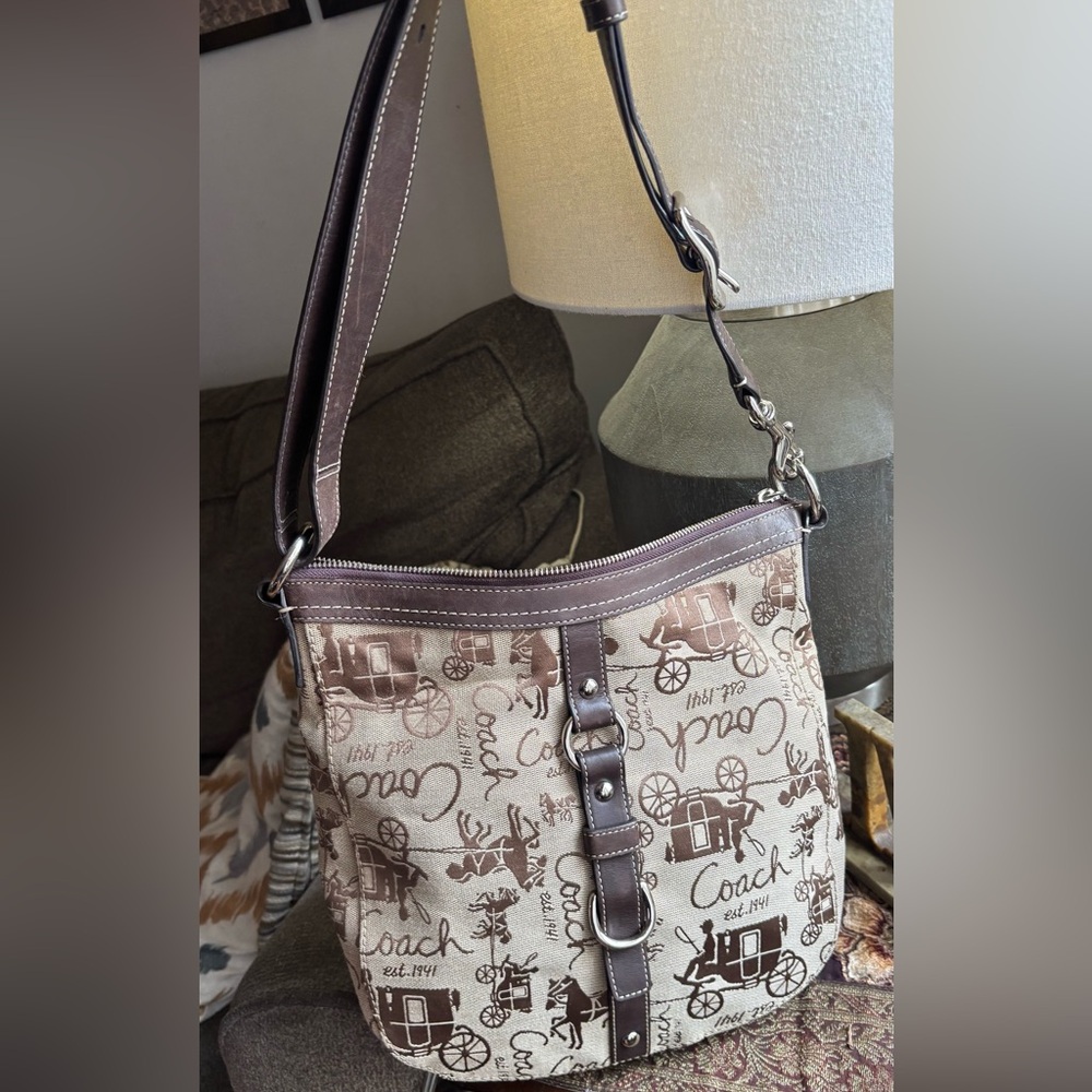 RARE🔥Authentic Coach 1941 Horse & carriage Signature canvas/leather zip Shoulder